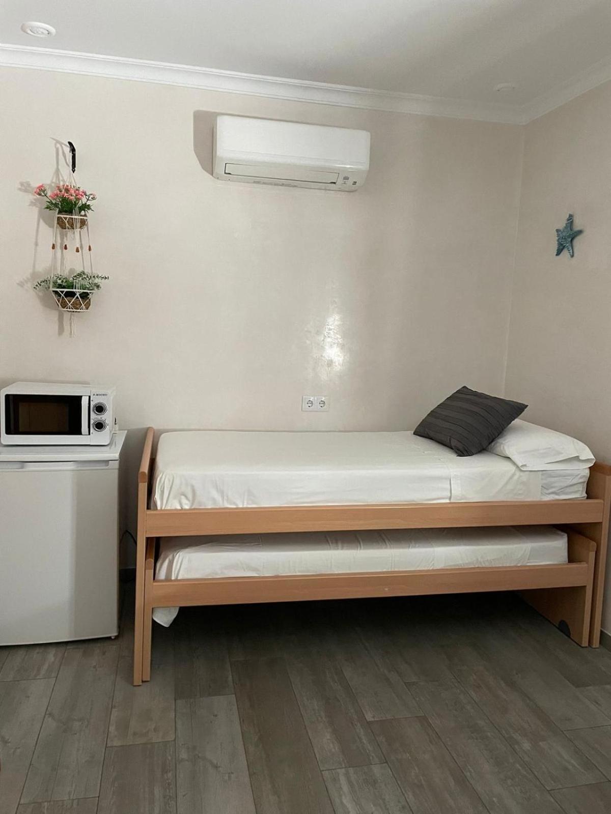 Hostal La Tarayuela Барбате Екстериор снимка