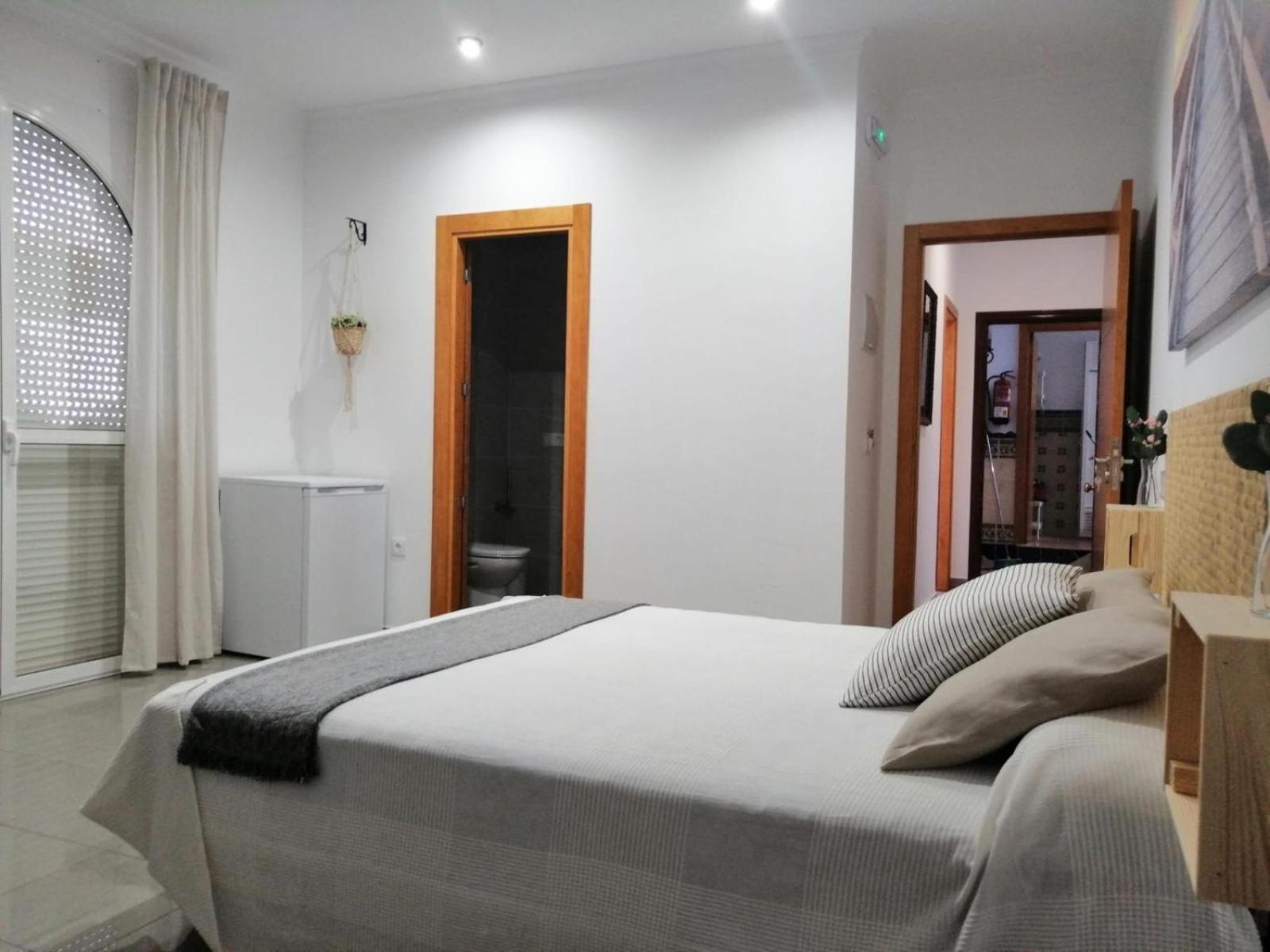 Hostal La Tarayuela Барбате Екстериор снимка