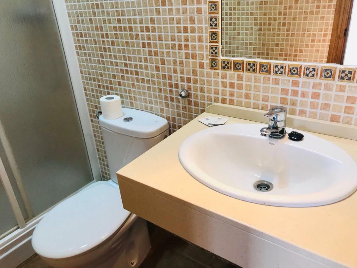Hostal La Tarayuela Барбате Екстериор снимка